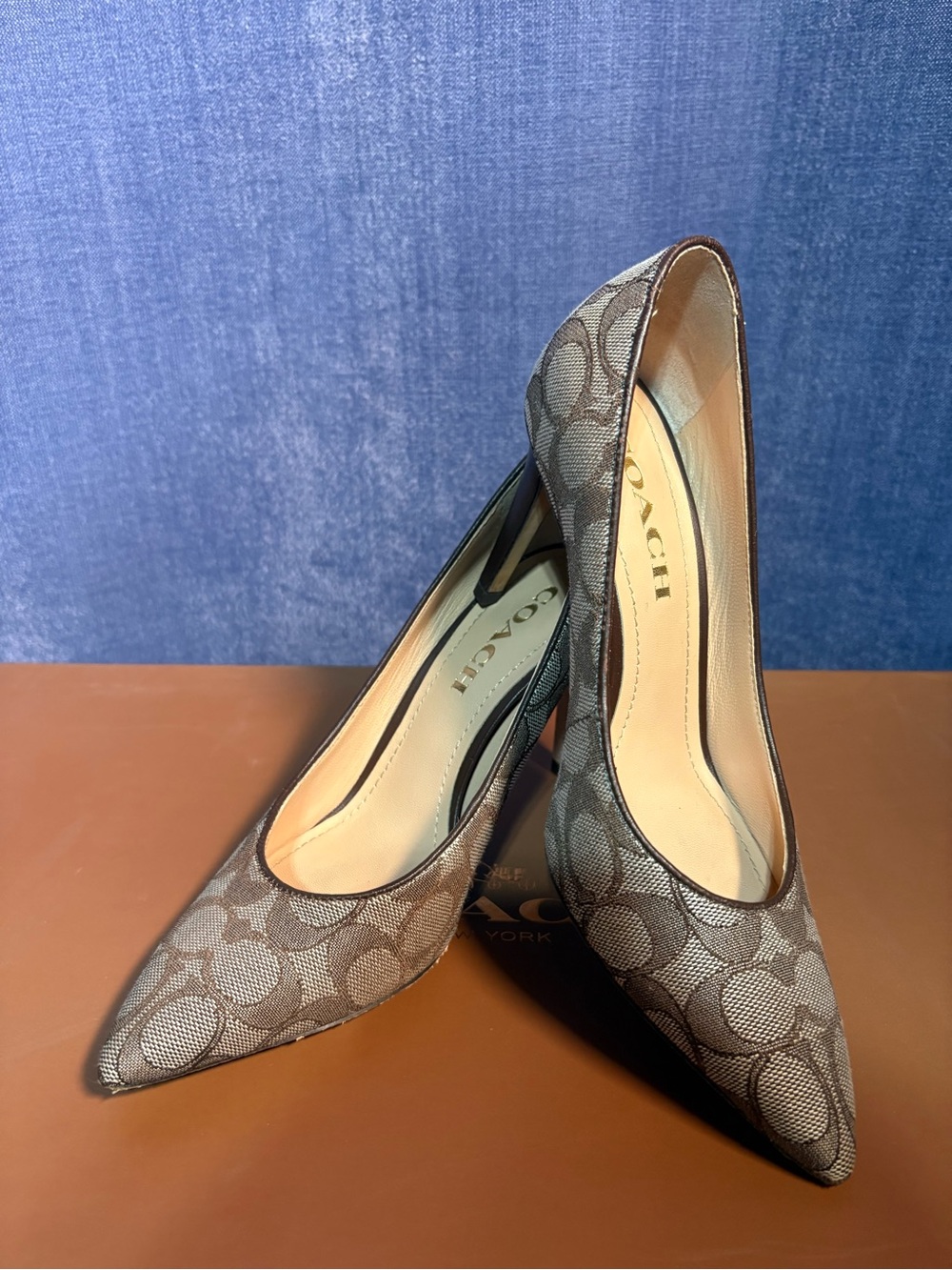 💠Coach Brown Monogram Pointed-Toe Pumps
